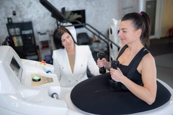 Pri vadbi pod IR-svetlobo se kilogrami in centimetri topijo sami od sebe