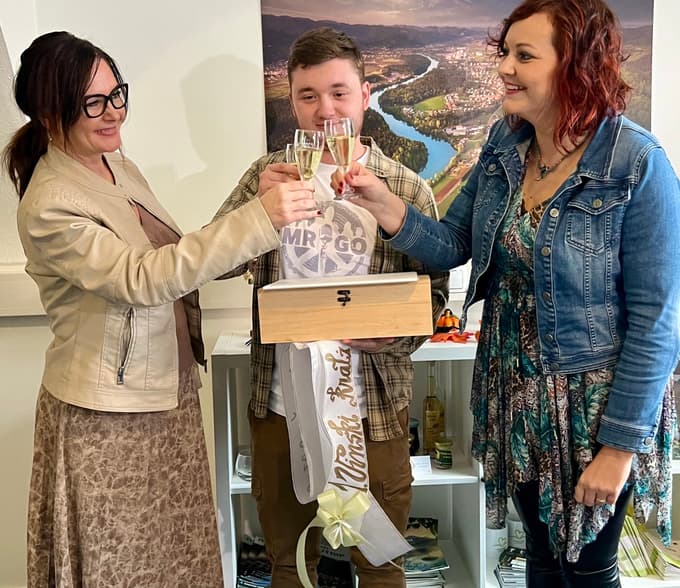 Županja Ruš Urška Repolusk, vinski kralj Luka Škof in Lucija Smolnik