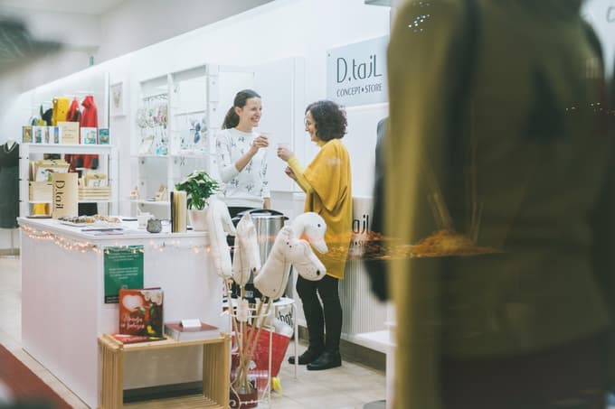 Nakupovanje v D.tajlu in nekaterih drugihlokalih v mestnem jedru bo v prazničnem decembru dvakrat potekalo do 20. oziroma 22. ure 