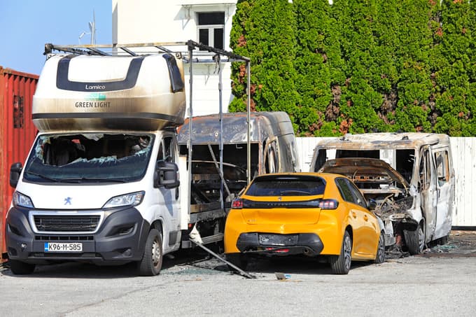(FOTO) Serijskim požigalcem v Mariboru je odklenkalo