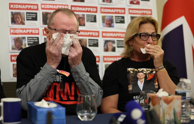 Thomas Hand na tiskovni konferenci družin izraelskih talcev 20. novembra.