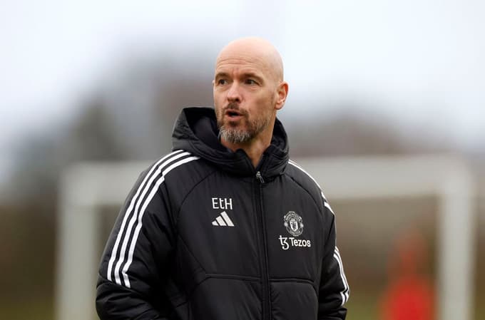 Eriku ten Hagu se trenerski stolček vse bolj maje.