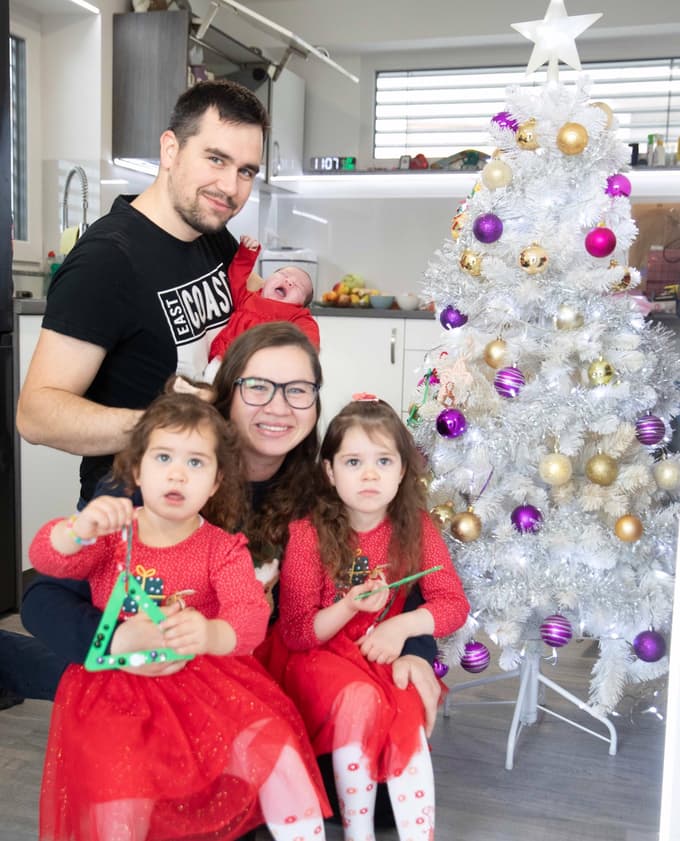 Starša si želita, da bi lahko bila Karolina starejša sestra obema sestricama tudi v prihodnosti.