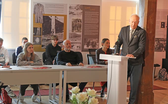 (FOTO in VIDEO) Slovenski zgodovinarji v Stalagu o prihodu Rdeče armade v Prekmurje