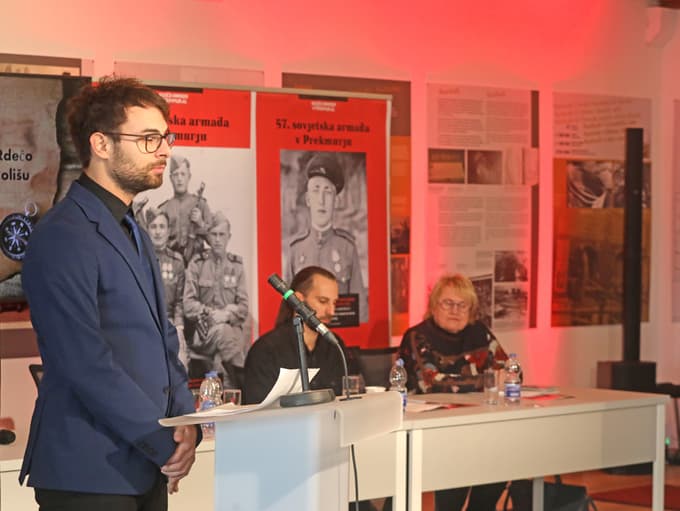 (FOTO in VIDEO) Slovenski zgodovinarji v Stalagu o prihodu Rdeče armade v Prekmurje