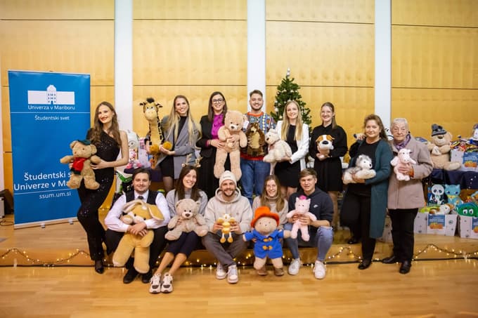 Na Univerzi v Mariboru je potekal koncert ob zaključku dobrodelne akcije »Za igriv otroški nasmeh«, kjer so nastopili Leopold I. in študentski glasbeniki Lana Potočnik, Lara Krneža in Nino Dotto 