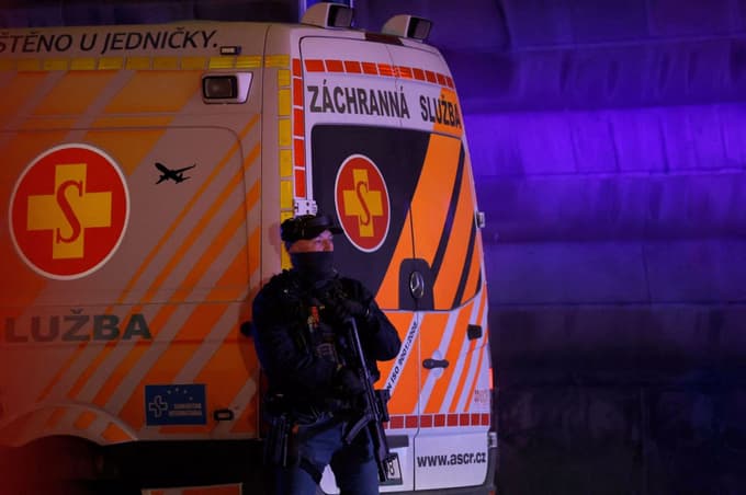 (VIDEO, FOTO) Praga: V streljanju na Karlovi univerzi ubitih 14 ljudi. Kdo je napadalec, zakaj ga je policija že iskala