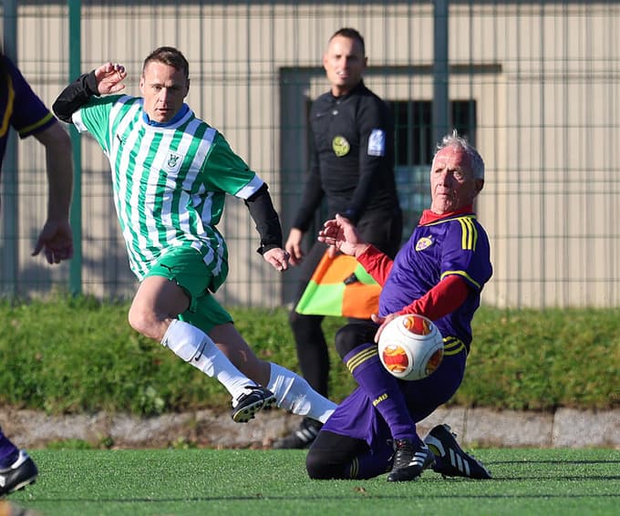 Pred nedavnim derbijem v Ljudskem vrtu med Mariborom in Olimpijo so igrali veterani. Mariborčani so zmagali z 2:1