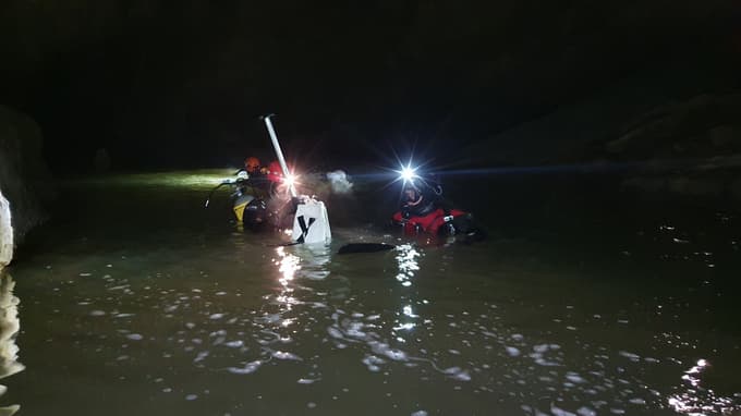 Potapljači so se zjutraj in še enkrat zgodaj popoldne podali v jamo. 