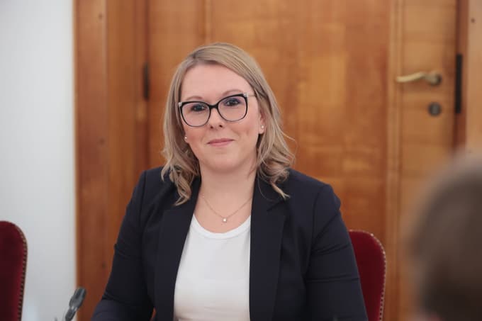 Kmetijska ministrica Mateja Čalušić podalšuje javno obravnavo kmetijskih zakonov iz 30 na 45 dni.