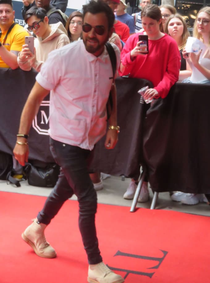 Justin Theroux v zares ozkih kavbojkah, ki pa so nekaterim še vedno zelo všeč.