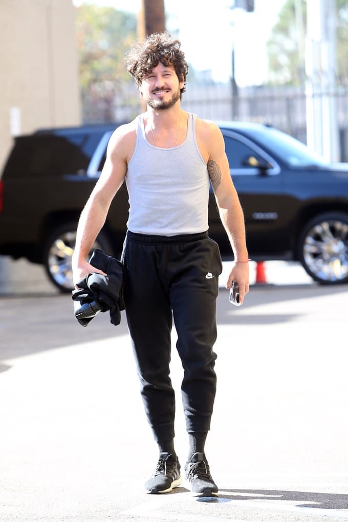 Val Chmerkovskiy in oprijete trenirke, ki se nekaterim sicer zdijo še kar seksi.  