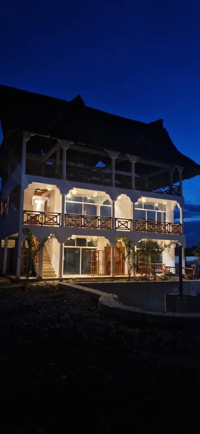 V resortu so uporabljeni lokalni naravni materiali.