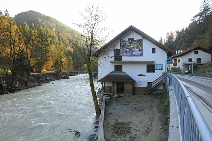 Savinja je s poplavljanjem ogrozila številne hiše. 