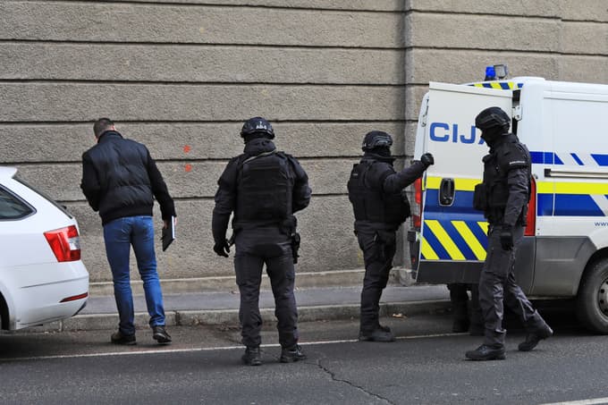 Maribor - Ulica talcev - Družba - Kronika - Specialna enota policije v akciji pri mariborskih zaporih - -