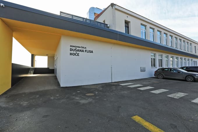 Sončna elektrarna na objektu Osnovne šole Hoče je pokrivanju porabe električne energije šolskega objekta in zmanjševanju ogljičnega odtisa.