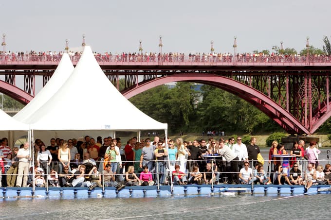 (FOTO) Samo za pogumne: V Maribor po 19 letih spet prihaja dan letenja