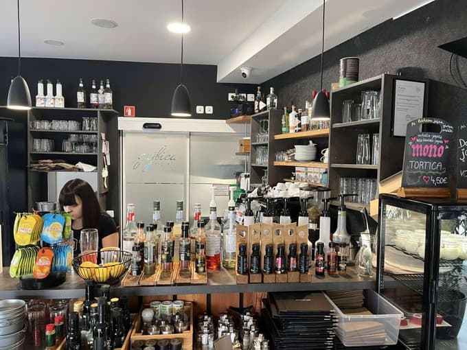 Sodobna picerija ima na voljo tudi vrsto napitkov in drugo ponudbo.