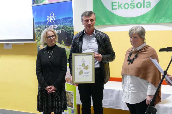 Branko Polanec, predsednik Turističnega društva Vurberk, je prevzel priznanje.