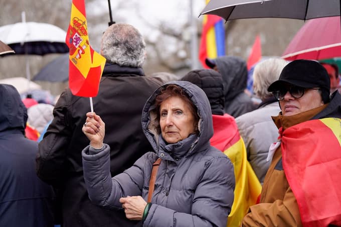 Na protestih proti amnestiji katalonskih separatistov pozivi k odstopu Sancheza