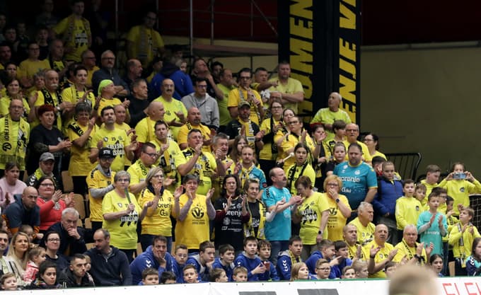 (FOTO) Na derbiju v Velenju smeh, solze in zmaga za rokomet