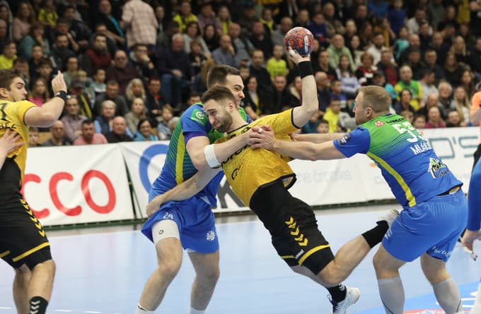 (FOTO) Na derbiju v Velenju smeh, solze in zmaga za rokomet