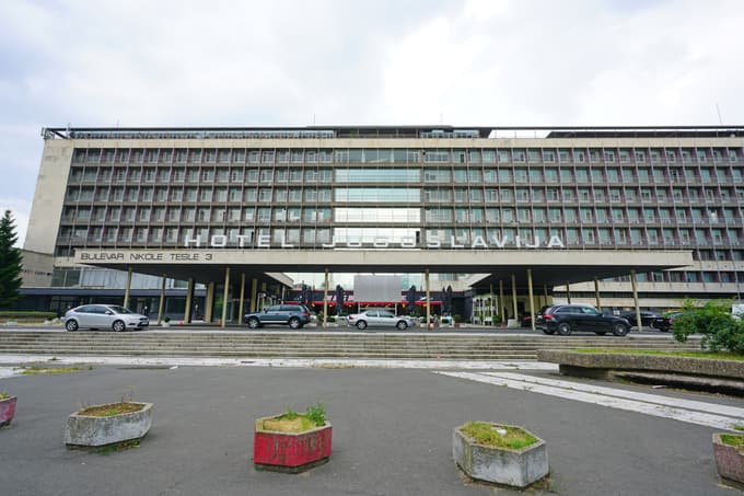 Ohranil je popolnoma enako socialistično podobo.