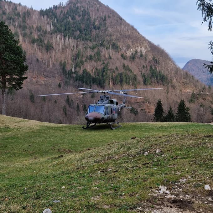 (FOTO) V kanjon Mostnice padel otrok, na pomoč skočil oče, oba je odnesla reka