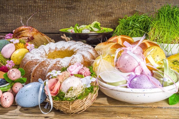 Velikonočni zajtrk po svetu: V tej državi na maščobi, v kateri so pekli jajca, ocvrejo še pecivo