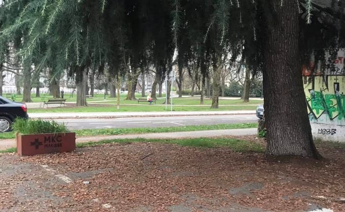 (FOTO) Kraja pri Pekarni: Nepridipravi odnesli dobrodelno skupnostno shrambo