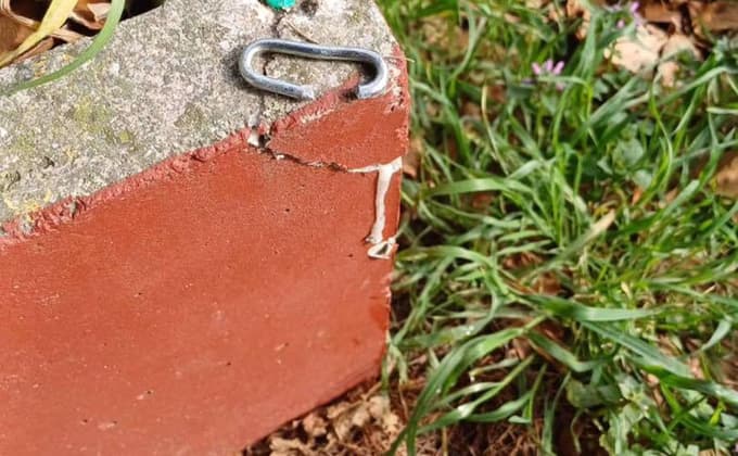 (FOTO) Kraja pri Pekarni: Nepridipravi odnesli dobrodelno skupnostno shrambo