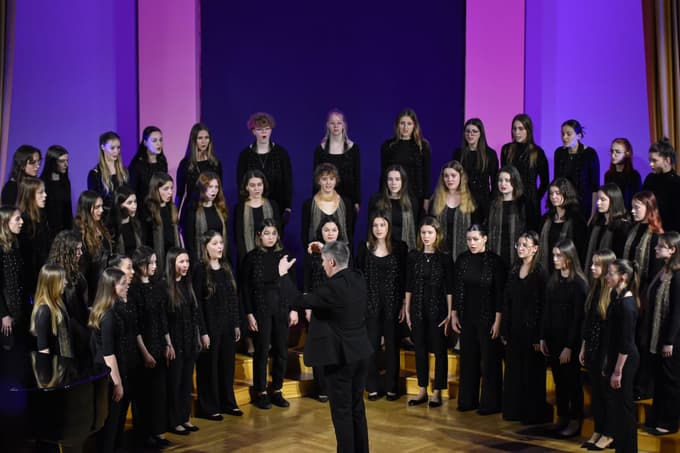 Stalnica Mladinskega pevskega festivala so dekleta iz Gimnazije Celje - Center pod vodstvom Davida Preložnika.