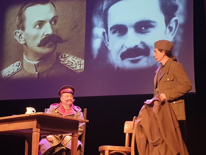 Dva pesnika, dva junaka. V vlogi Maistra Silvo Safran, v vlogi Kajuha Petja Labovič