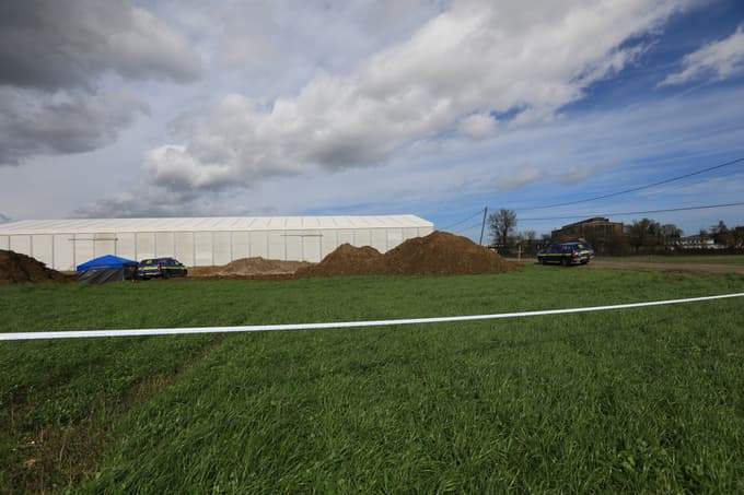 (FOTO) Med deli na Teznem našli četrt tone težko bombo, deaktivirali jo bodo 7. aprila