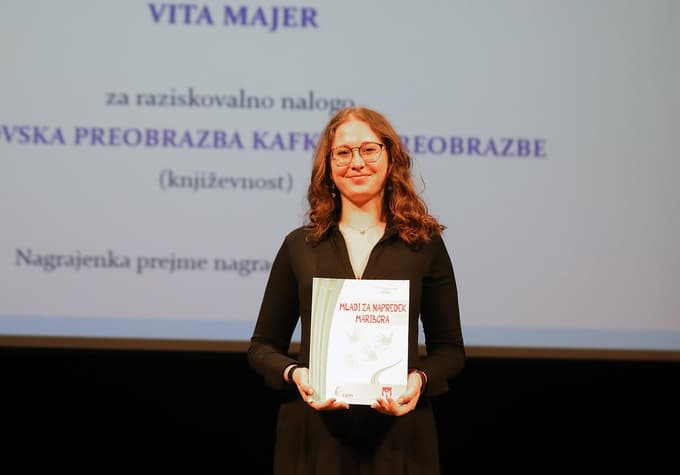 Vita Majer iz II. gimnazije Maribor je prejela prvo nagrado med srednješolci