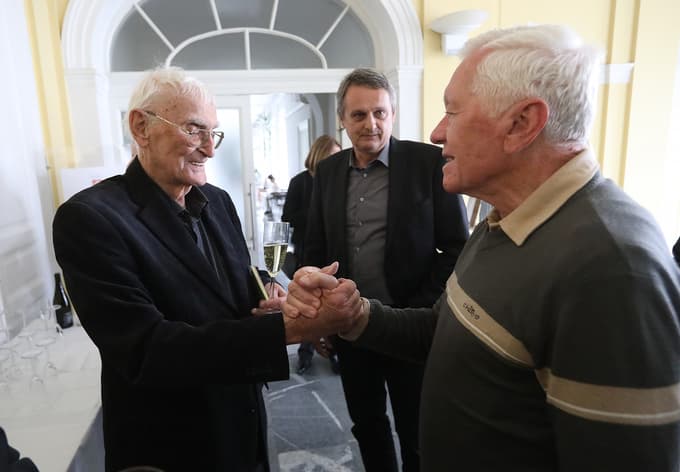 Drago Senica - Pi je prejel čestitke tudi od Toneta Vogrinca. 