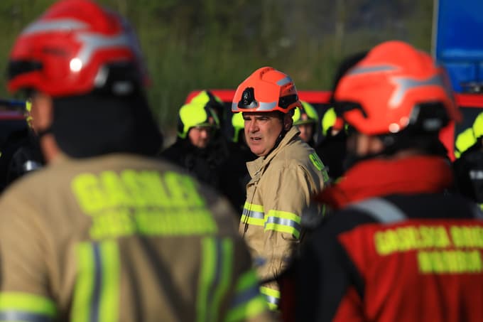 Priprave na odstranitev bombe na Teznem