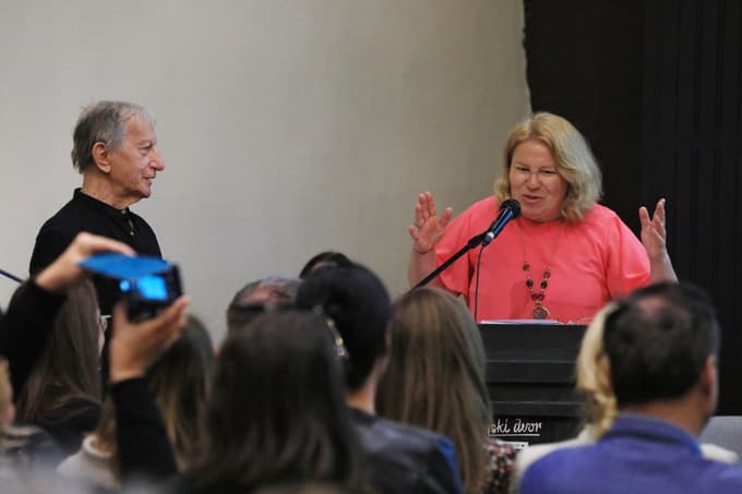 Danijela iz Šenta, slovenskega združenja za duševno zdravje, je imela nenapovedan nastop. Izmislila si je pesem in jo odpela v angleščini.  