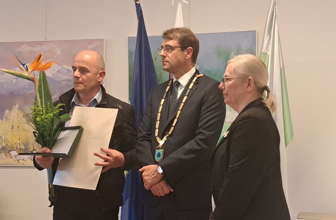 Čebelarsko društvo Ravne