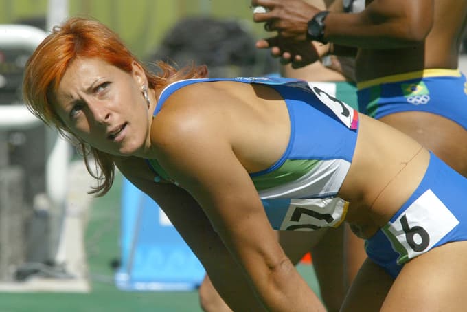 Alenka Bikar na poletnih olimpijskih igrah v Atenah leta 2004.