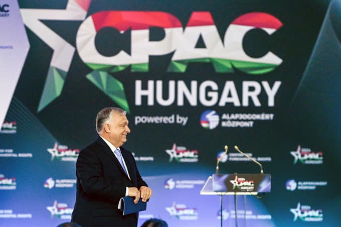 Viktor Orban ob nagovoru udeležencev konference CPAC