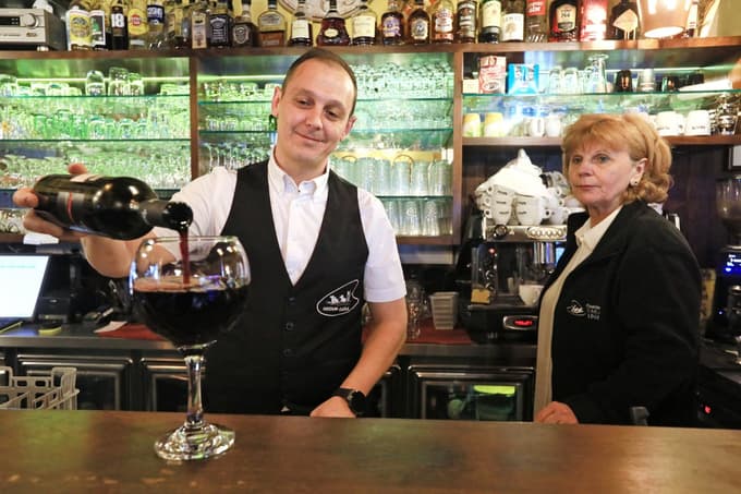 ​Davor Bračič uživa v delu z gosti, mama Ivanka (in brat Renato) pa kraljuje v kuhinji.