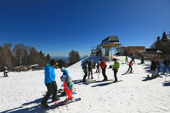 (FOTO in VIDEO) Čudovito pomladno smuko na Pohorju izkoristila množica obiskovalcev
