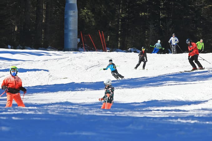 (FOTO in VIDEO) Čudovito pomladno smuko na Pohorju izkoristila množica obiskovalcev