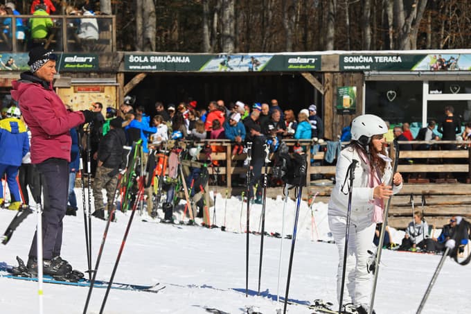(FOTO in VIDEO) Čudovito pomladno smuko na Pohorju izkoristila množica obiskovalcev