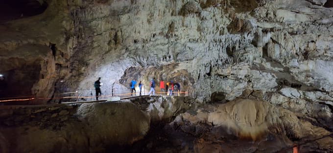 V Planinski jami je največje podzemno sotočje rek v Evropi.