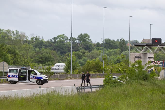 (VIDEO) Kdo je Muha? Izvedel je filmski pobeg, med katerim sta dva policista tudi umrla