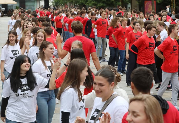(VIDEO in FOTO) Maturantska četvorka v Mariboru: Na ulicah spet mladostna energija in ples