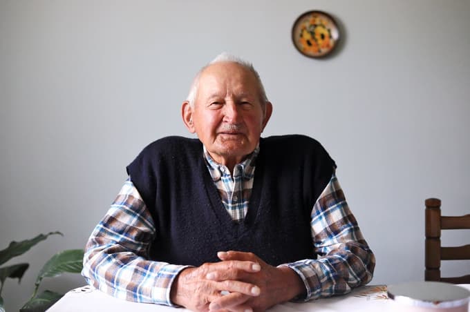 "Rad se spominjam svoje poroke. Žena je bila prelepa v beli obleki. S sanmi in vpreženimi konji smo se peljali na poročni obred v Slivnico," pravi Franc Majcen. 