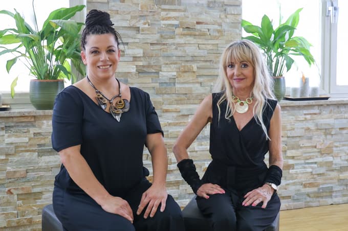 Larisa Levac (levo) in Kristina Menih